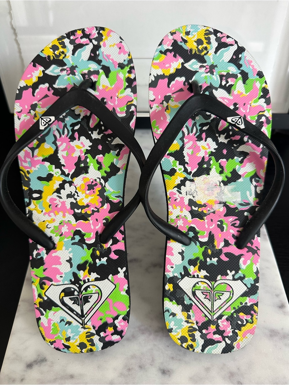 NWOT Roxy Multicolor Floral Flip Flops with Black Straps
